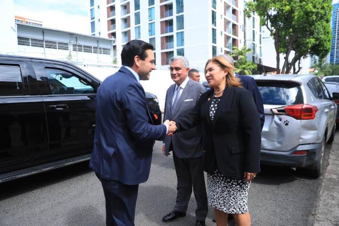 El diplomático reiteró que la política de visas de Estados Unidos se rige por criterios de seguridad nacional y no por afinidades políticas.