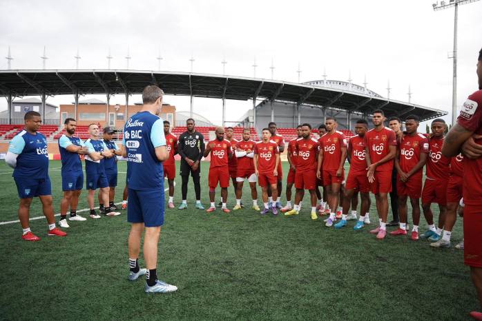 La selección de Panamá durante un entrenamiento en el COS Sports Plaza.