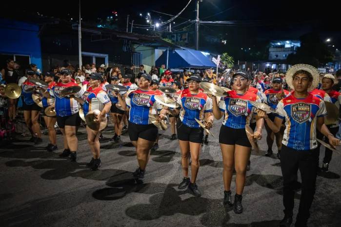 Discusión en primer debate del proyecto de ley No. 353, establece el marco legal y cultural de las bandas independientes, se instituye su festival y crea su patronato.