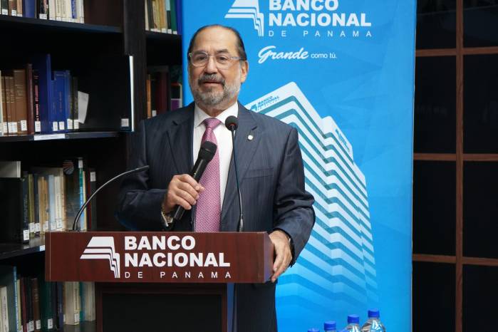 Gerente general del Banconal, Javier Carrizo Esquivel.