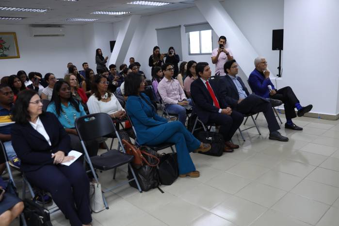 El foro congregó a empresarios y directivos del sector, docentes y estudiantes universitarios.
