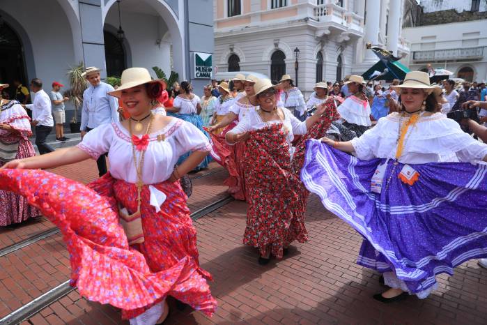 El evento forma parte de las actividades del Casco Peatonal para cerrar el mes de la pollera.