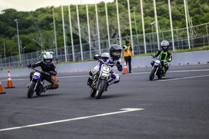 Los concursantes de motovelocidad eran de diferentes edades.