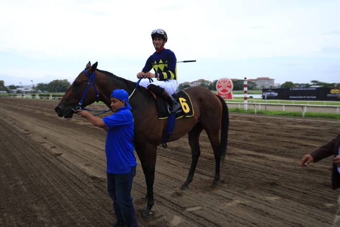 El jinete Jimmy Carrión junto a su caballo ‘Senescal’