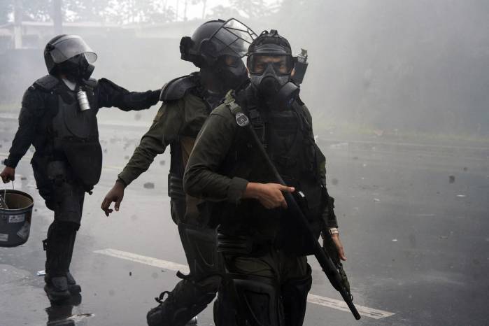 Fuerza pública durante la intervención en Changuinola.