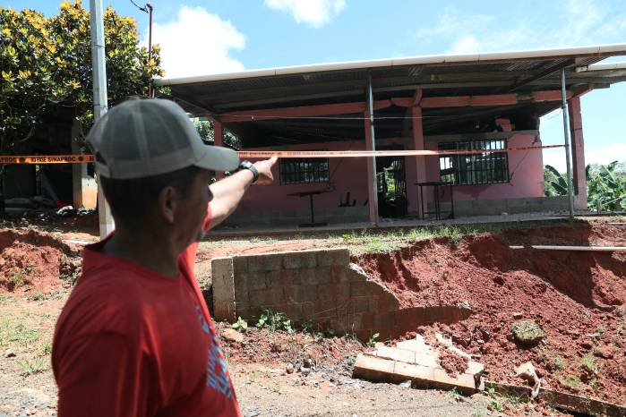 La familia de Elena de la Cruz dejó su vivienda tras el terremoto y ahora permanece en otra casa, mientras enfrenta la incertidumbre que dejó la emergencia.