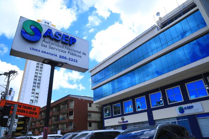 En el país solo operan dos empresas de telefonía movil.