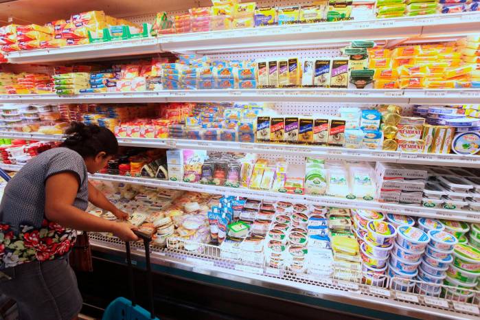 Canasta básica supera los $300 en supermercados: el alimento mensual cuesta casi la mitad del salario promedio