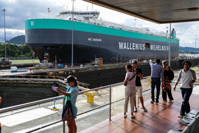 Por el Canal de Panamá transita cerca del 6 % del comercio global.