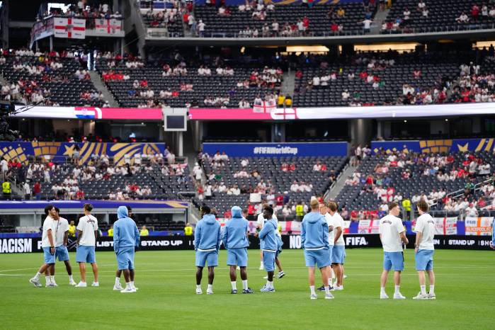 Los jugadores de Inglaterra son vistos sobre el terreno de juego antes del partido del Grupo L de la primera fase de la Copa Mundial de la FIFA 2026 entre Inglaterra y Croacia, en el Estadio de Dallas, en Arlington, Texas, Estados Unidos.