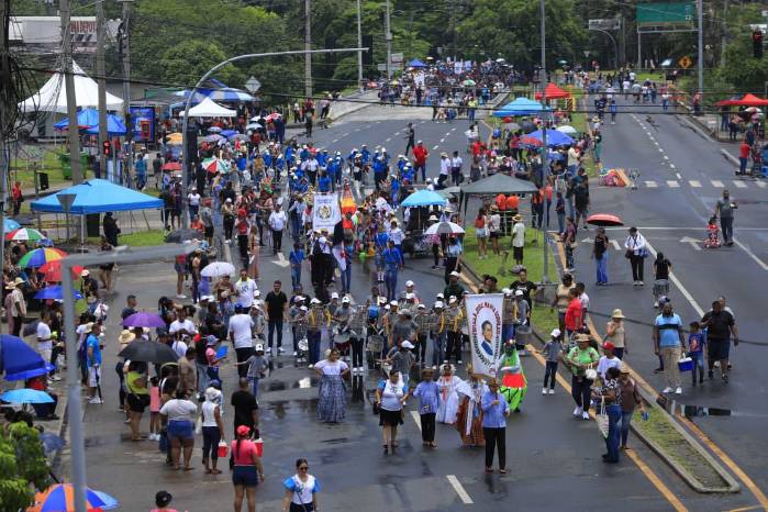 Los residentes de Juan Díaz salieron a desfilar por el aniversario del corregimiento.
