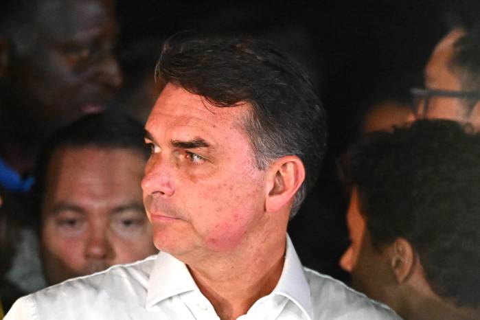 El paradero del excandidato presidencial Flavio Bolsonaro se encuentra desconocido.
