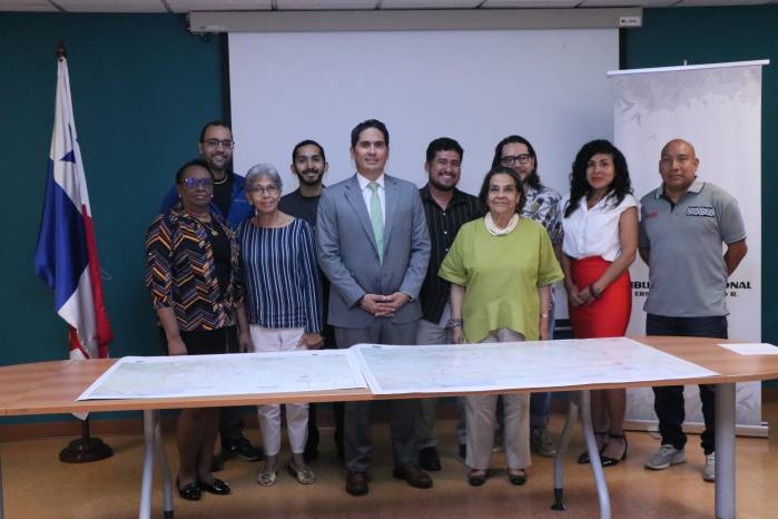 Los asistentes al acto de revelación del mapa destacaron el valor histórico de la investigación.