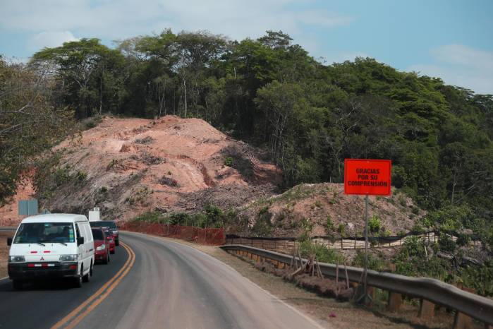 Una carretera clave rediseñada bajo presión ambiental