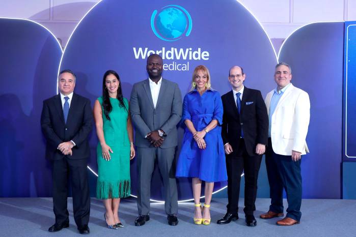 Miembros MDRT: Douglas Gómez, Nicole Mizrachi, Xavier Miller, Chantal Valenzuela, Cristian Miró, Máximo Madariaga.