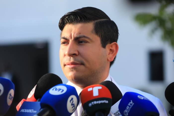 Bloise indicó que Hernández inició acercamientos con distintos diputados desde la noche del lunes.
