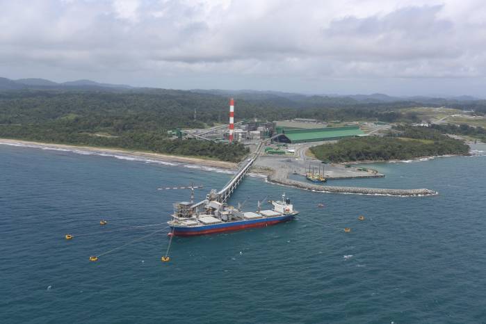 Vista de la embarcación de bandera panameña “Misy Enterprise” en junio de 2019 durante la carga de 31,200 toneladas de concentrado de cobre en Punta Rincón, provincia de Colón.