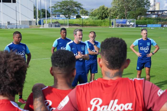 El entrenador de la selección de Panamá, Thomas Christiansen durante un entrenamiento.