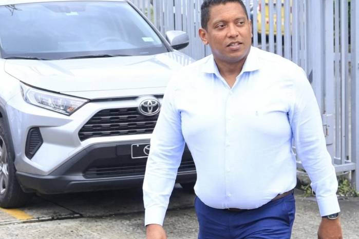 Oliva también se le investiga por otro caso por los presuntos delitos de asociación ilícita para delinquir, corrupción de servidores públicos y peculado.