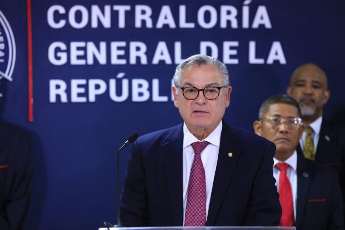 Anel “Bolo” Flores, contralor de la República.