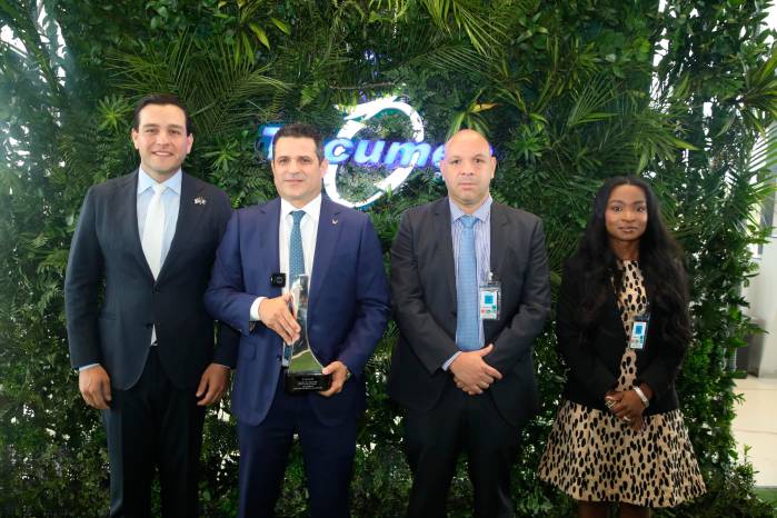 De izquierda a derecha: Kevin Marino Cabrera, embajador de Estados Unidos en Panamá; José Ruiz Blanco, gerente general del AITSA; junto a Gonzalo Montoya y Lydia Webb, ejecutivos de la firma Cirium.