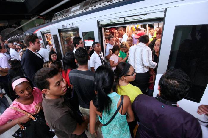 El Metro de Panamá moviliza más de 400 mil pasajeros diariamente, según datos presentados durante la sustentación de su presupuesto para 2027.