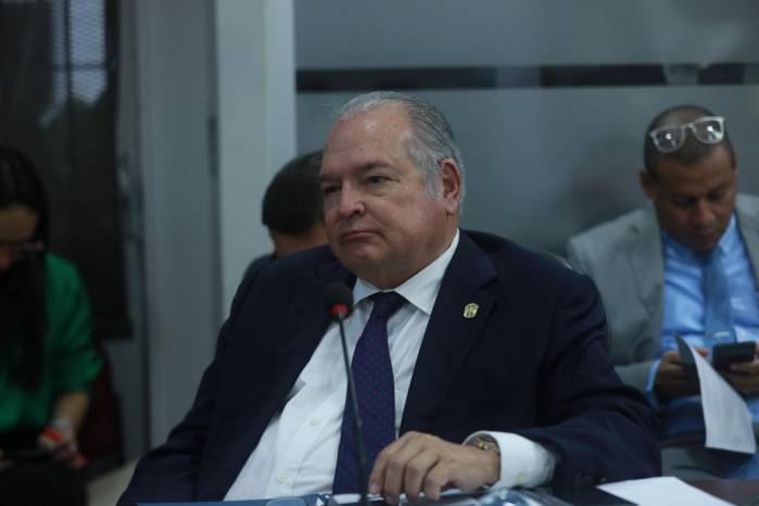 Críticas por conflicto de intereses en consultoría apuntan a director del MOP en Cuarto Puente