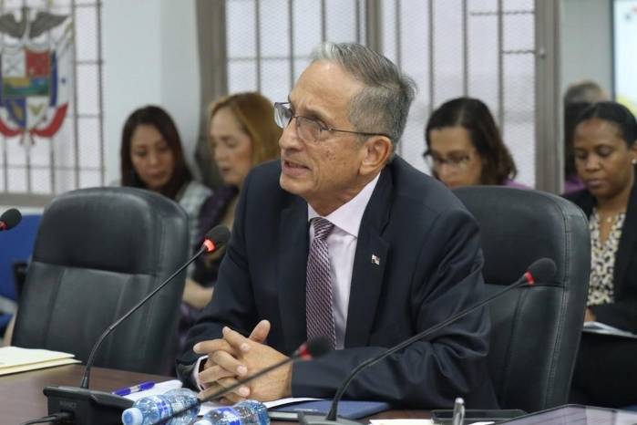 El ministro de Vivienda y Ordenamiento Territorial (Miviot), Jaime Jované
