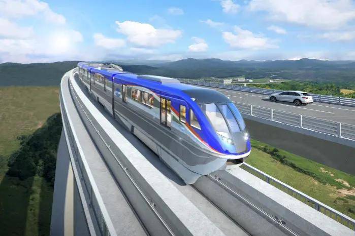 La obra presenta un 78.8% de avance en su tramo elevado, mientras que el túnel soterrado, que tendrá una longitud aproximada de 5.3 kilómetros, registra un avance del 34%.