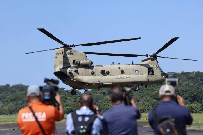 Helicópteros estadounidenses despegan de la Base Aérea Teniente Octavio en Panamá Pacífico