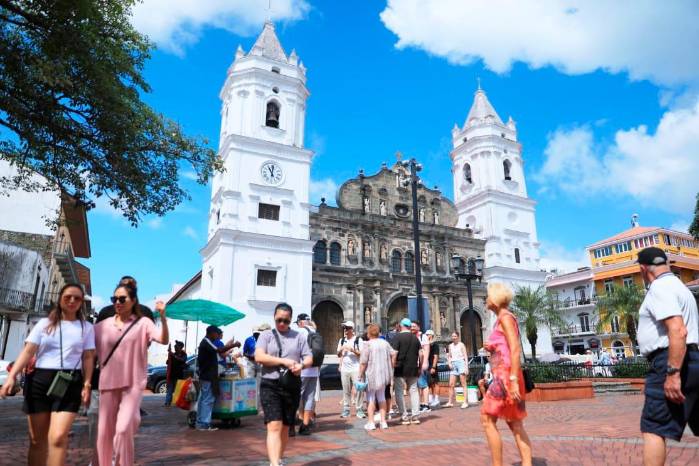 El Casco Antiguo muestra a los turistas la esencia histórica del país.