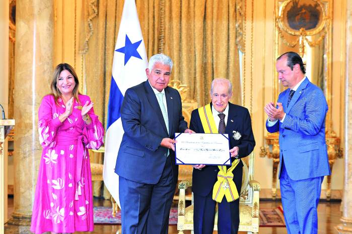 El presidente, José Raúl Mulino, concedió la Condecoración Nacional de la Orden Manuel Amador Guerrero a Moreno.