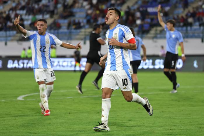 Claudio Echeverri, nuevo jugador del Girona.