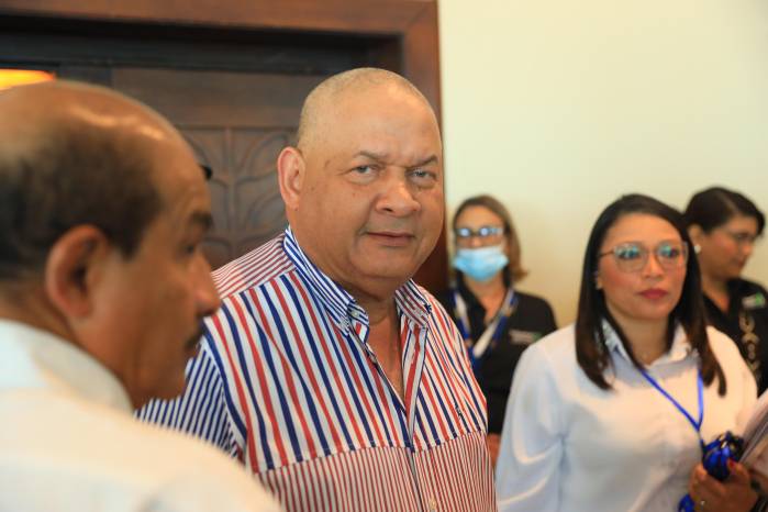 Balbina Herrera se convierte en la primera mujer secretaria general del PRD.