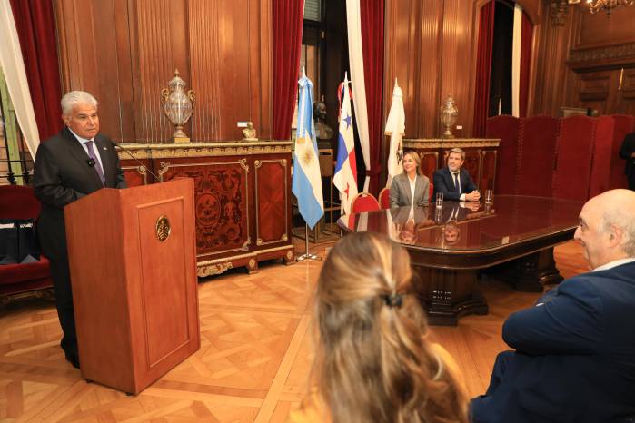 ’Como jefe del Estado panameño, me anima el mejor y más honesto de los deseos de mantener este acercamiento con la República de Argentina’, dijo Mulino.