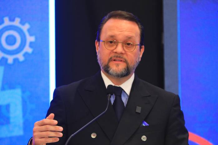 El ministro de Comercio e Industrias Julio Moltó.
