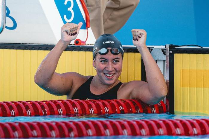 Emily Santos cerró su participación individual en Santo Domingo 2026 sumando una plata más y fijando una nueva marca histórica para la natación panameña en los 200m pecho.