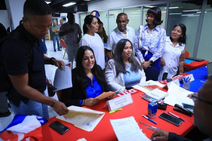 Último día de postulaciones en el PRD; partido se prepara para definir su futuro político.