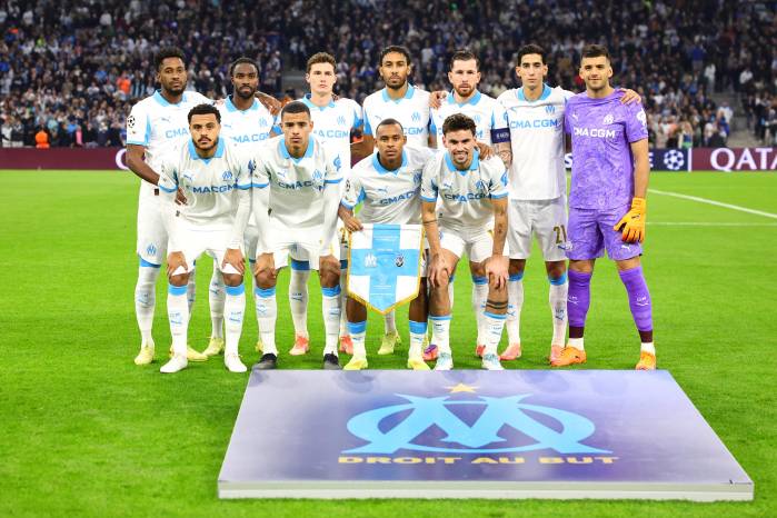 El 11 titular del Olympique de Marsella para enfrentarse al Atalanta en el que estuvo presente el panameño Michael Murillo.