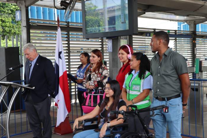 Presentación oficial de las nuevas disposiciones para mejorar la experiencia dentro del transporte público.