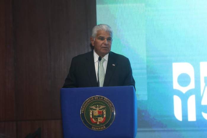 El presidente señaló que el nuevo centro necesitará personal especializado.