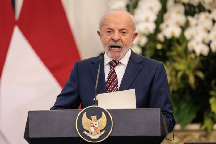 Lula da Silva, de 80 años, anunció desde Indonesia que competirá nuevamente por la presidencia de Brasil en 2026, decidido a obtener un cuarto mandato consecutivo.
