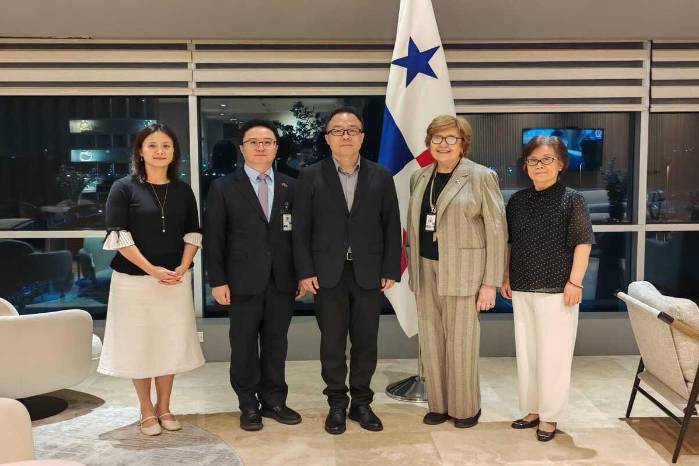 Zhang se convierte en el tercer embajador de China en Panamá,