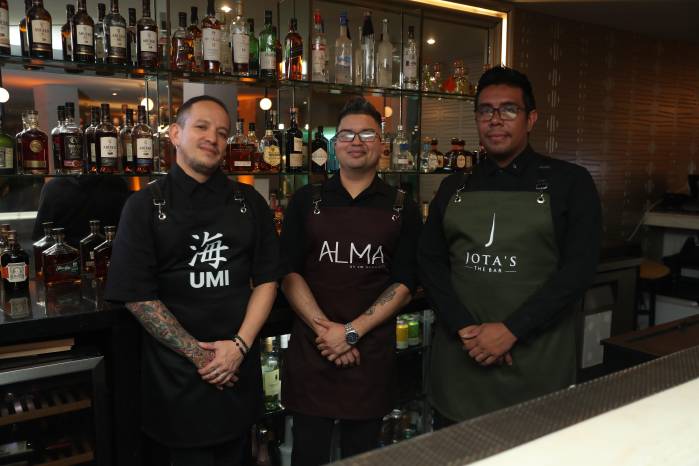 Mauricio Pardo (Umi), Edgar Rovira (Alma Rooftop) y Aristides Chacón (Jota’s The Bar).