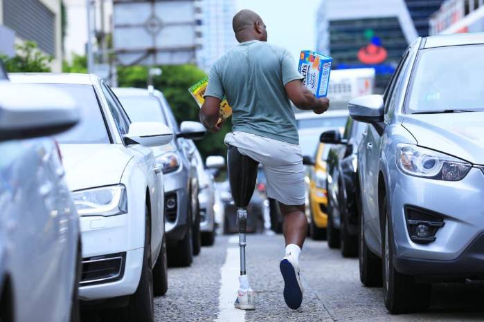 Personas con discapacidad buscan apoyo.