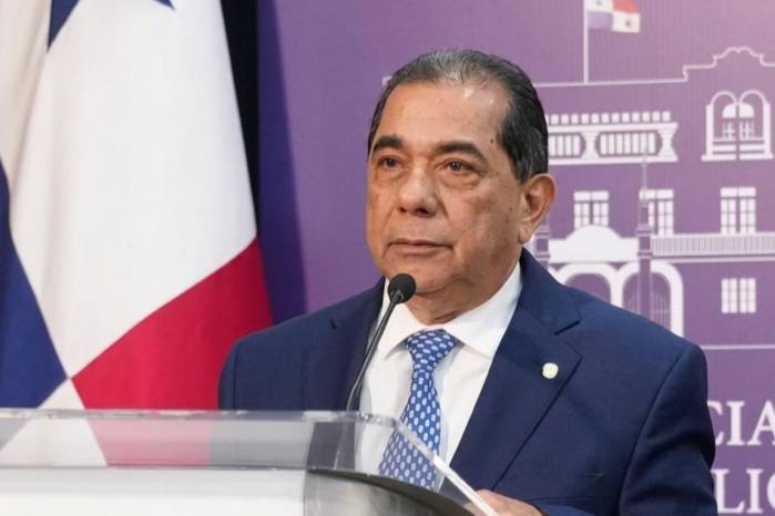 Vega recordó su trayectoria como educador y destacó la importancia de la labor docente.