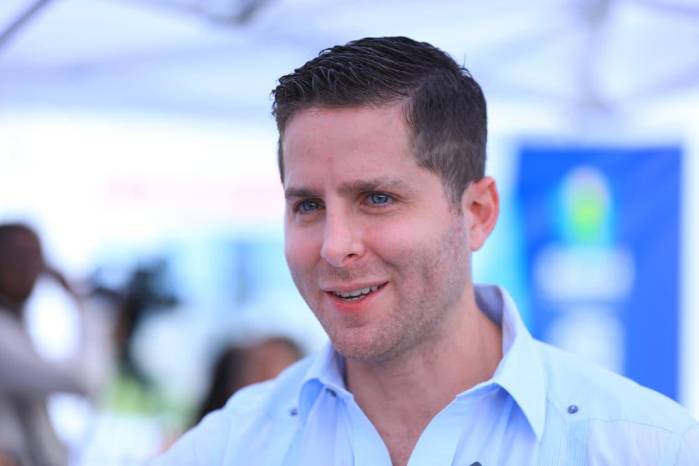 Mizrachi cuestionó a aquellas que, según dijo, no están haciendo un uso adecuado de los fondos asignados.