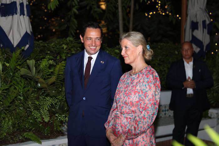 La duquesa fue recibida por el embajador británico en Panamá, Greg Houston.