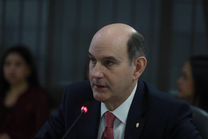 El ministro de Economía y Finanzas, Felipe Chapman
