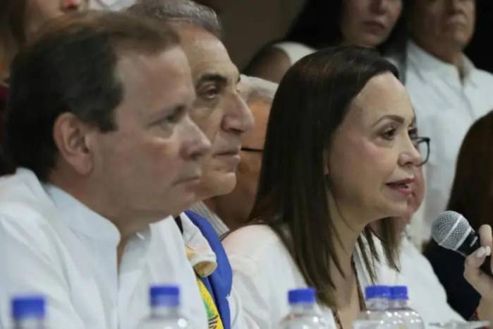 Aunque confirmó que volverá a Venezuela, Machado evitó precisar cuándo ocurrirá su retorno y aseguró que la fecha se mantiene bajo estricta reserva.